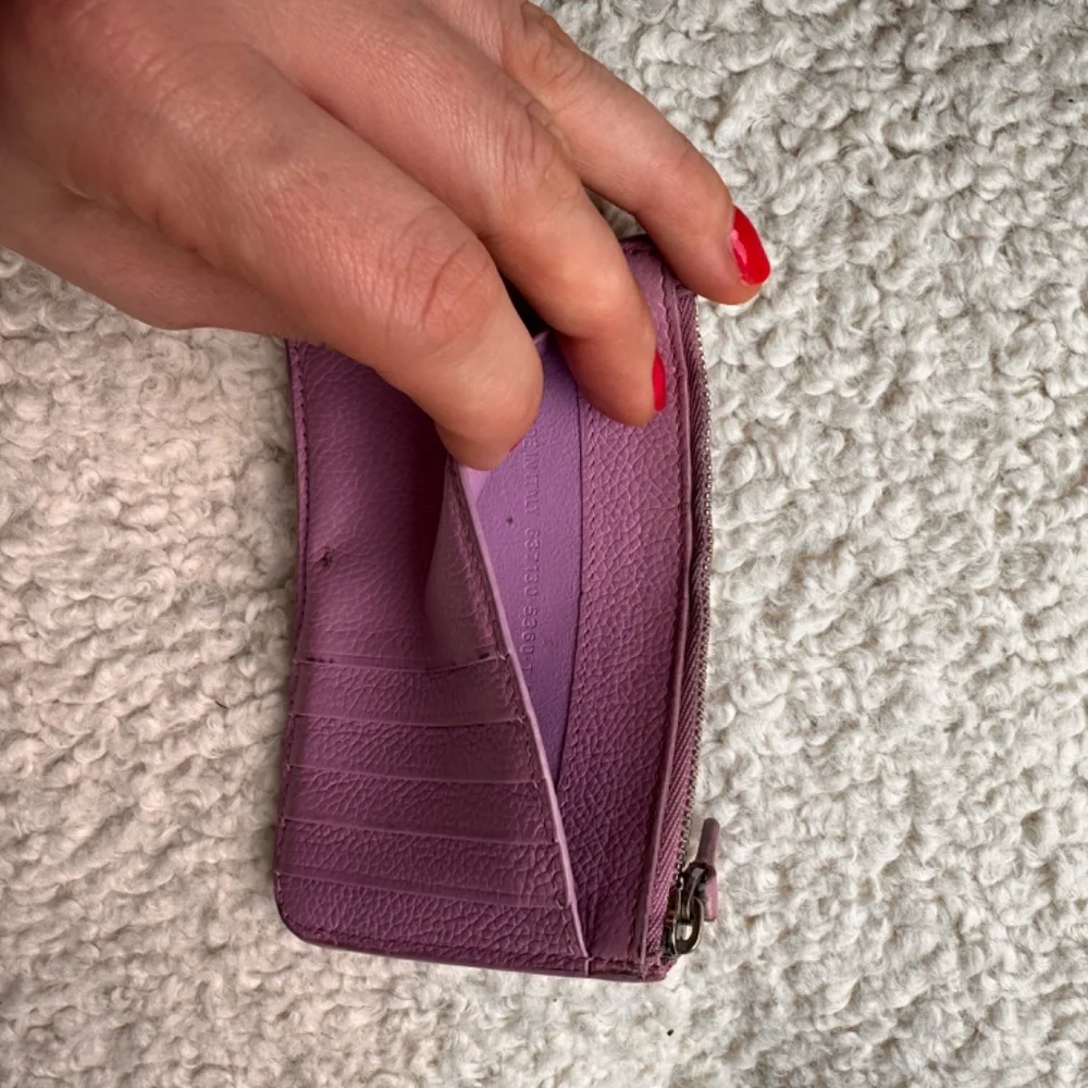 Balenciaga Long Cash & Card Holder in Lilac Leather & Black Logo - Picture 3 of 4